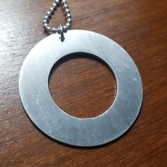 Metal disc motto pendant necklace - Picture 3 of 3